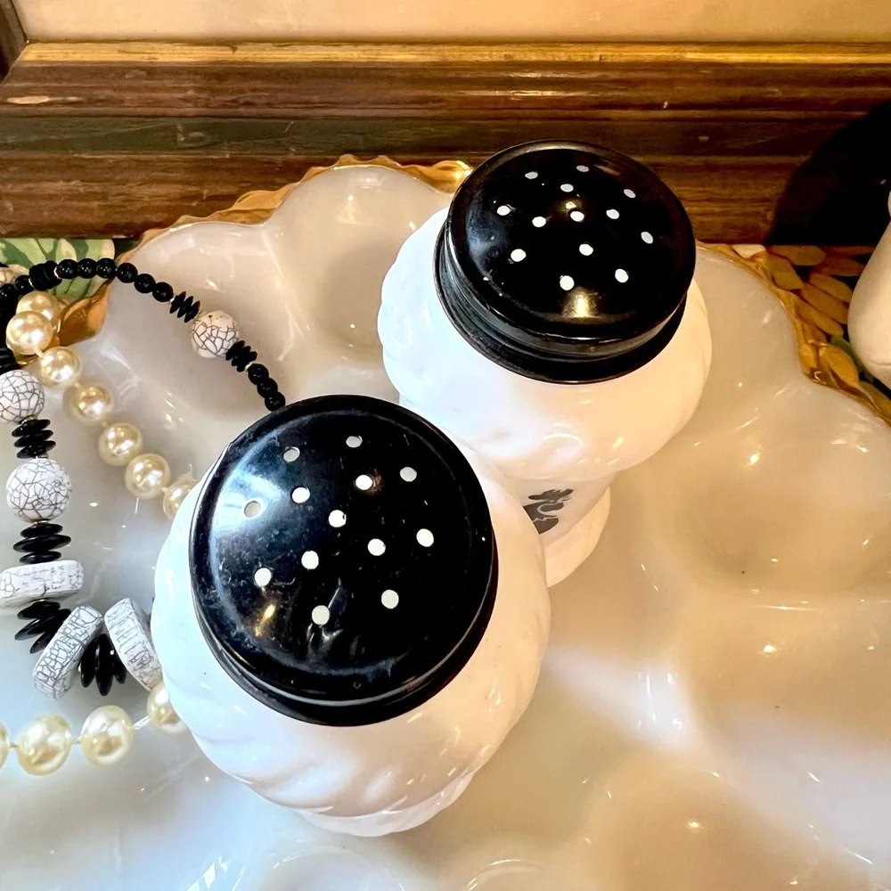 Vintage Hazel Atlas Milk Glass Black Rooster Salt & Pepper Shaker Metal Lid